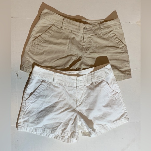 2 Pair Columbia Sportswear Women 8 Chino Soft Cotton Casual Shorts Khaki & White - Picture 1 of 6